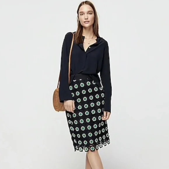 NWT Unworn. J. Crew Pencil Skirt. Navy/Green floral crochet pattern. Size 6 - Picture 2 of 7